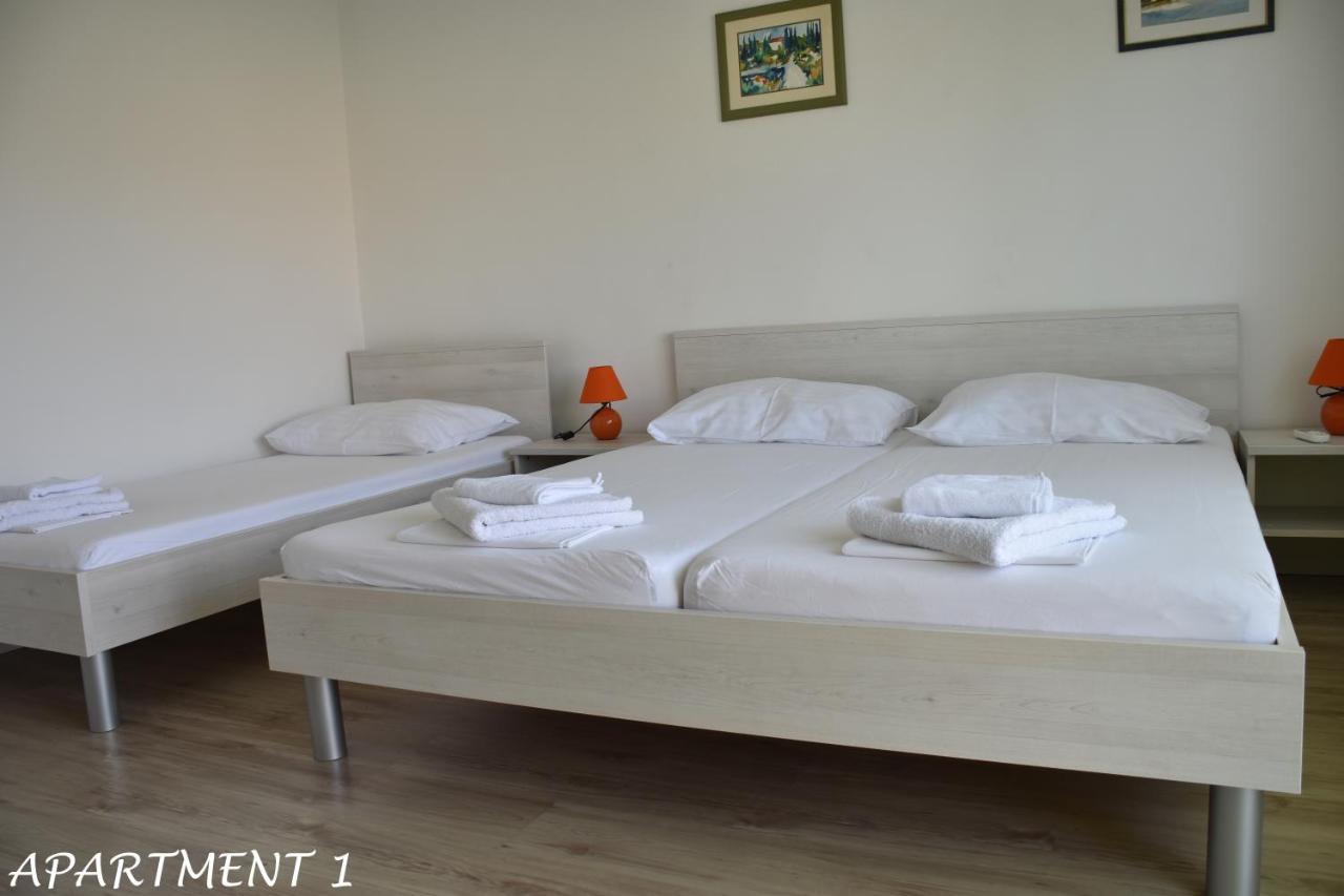 Apartments Luka Трогир Екстериор снимка