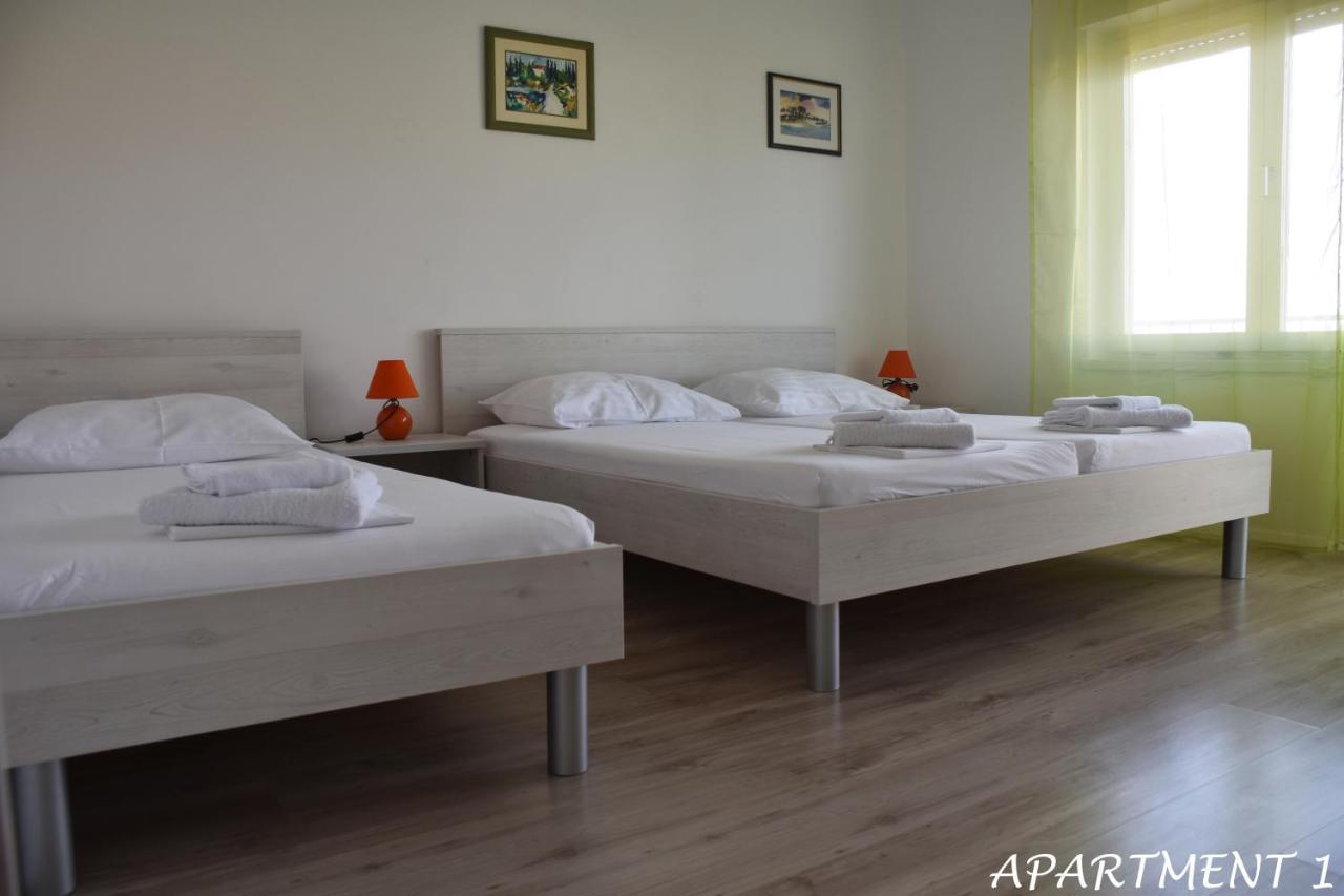 Apartments Luka Трогир Екстериор снимка