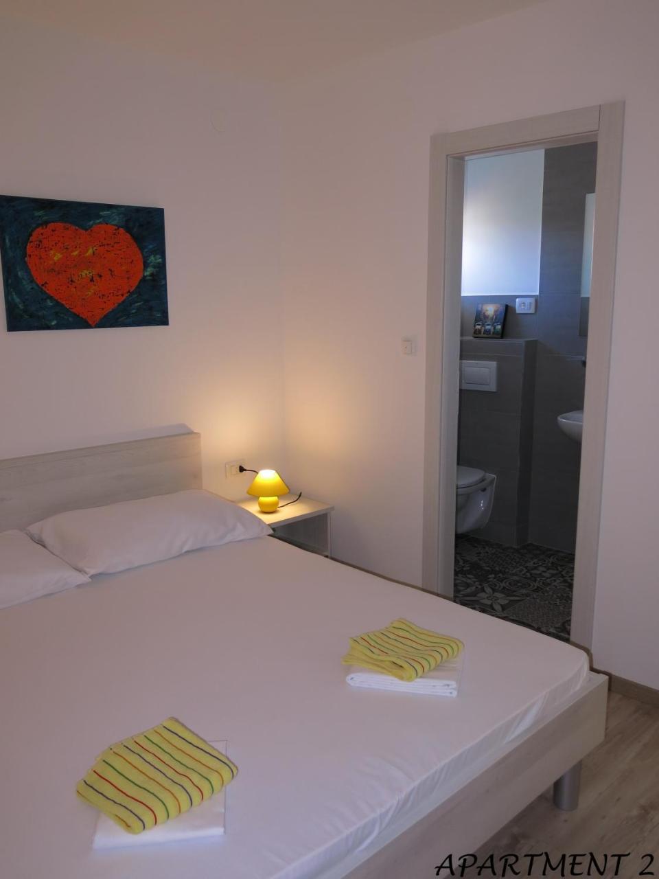 Apartments Luka Трогир Екстериор снимка