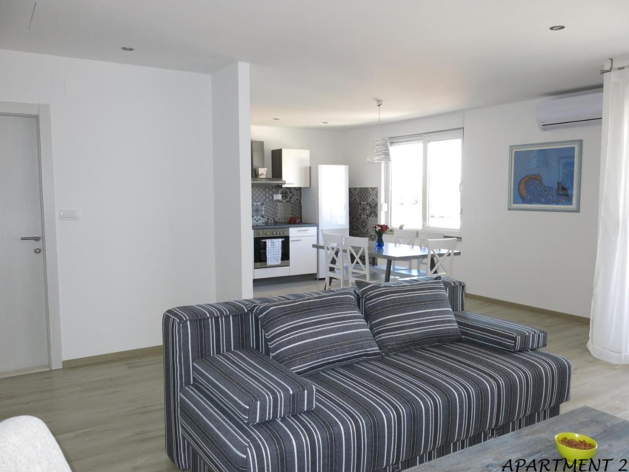 Apartments Luka Трогир Екстериор снимка