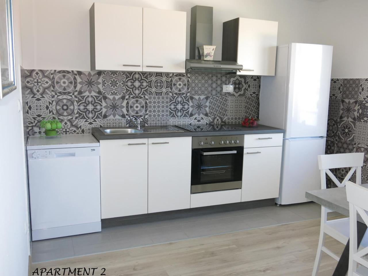 Apartments Luka Трогир Екстериор снимка